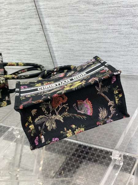 Handbag   Dior  size  26*8*22 cm