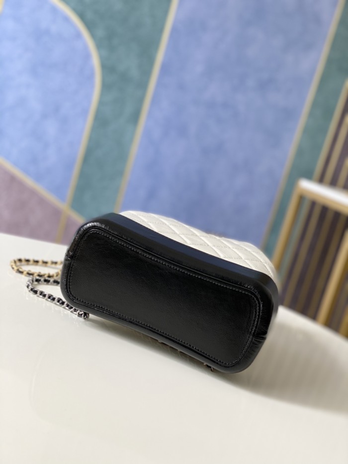 Handbag   Chanel 94485  size  23*22.5*10.5 cm