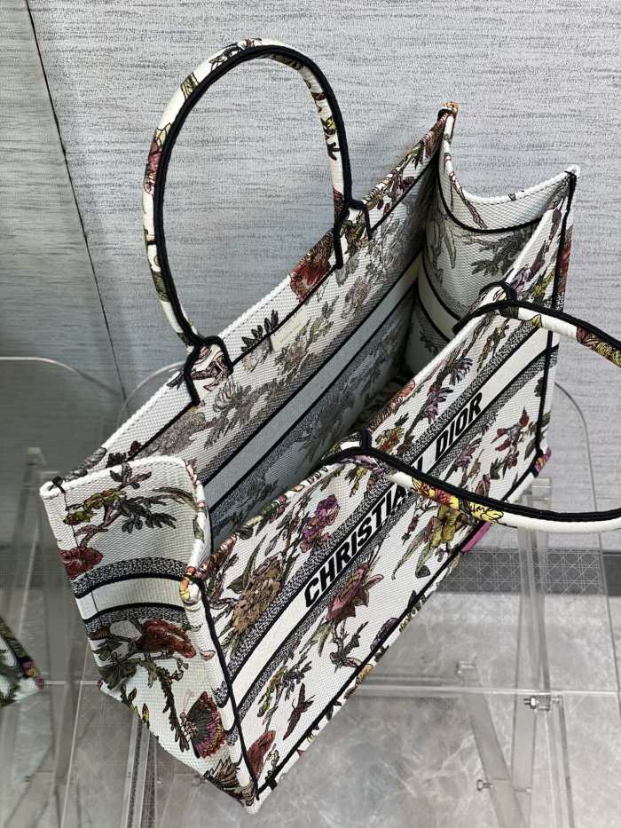 Handbag   Dior   size  42*18*35 cm