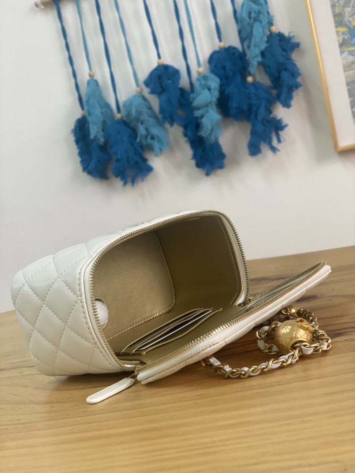 Handbag  Chanel  81220  size  16 9.5 8 cm