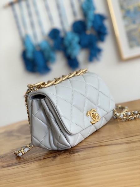 Handbag    Chanel 3365  size  17X11.5X8.5 Cm