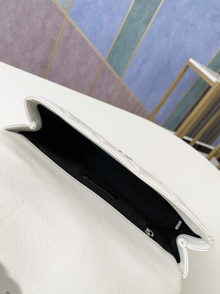 Handbag    Chanel  2303  size   24x16.5x7 cm