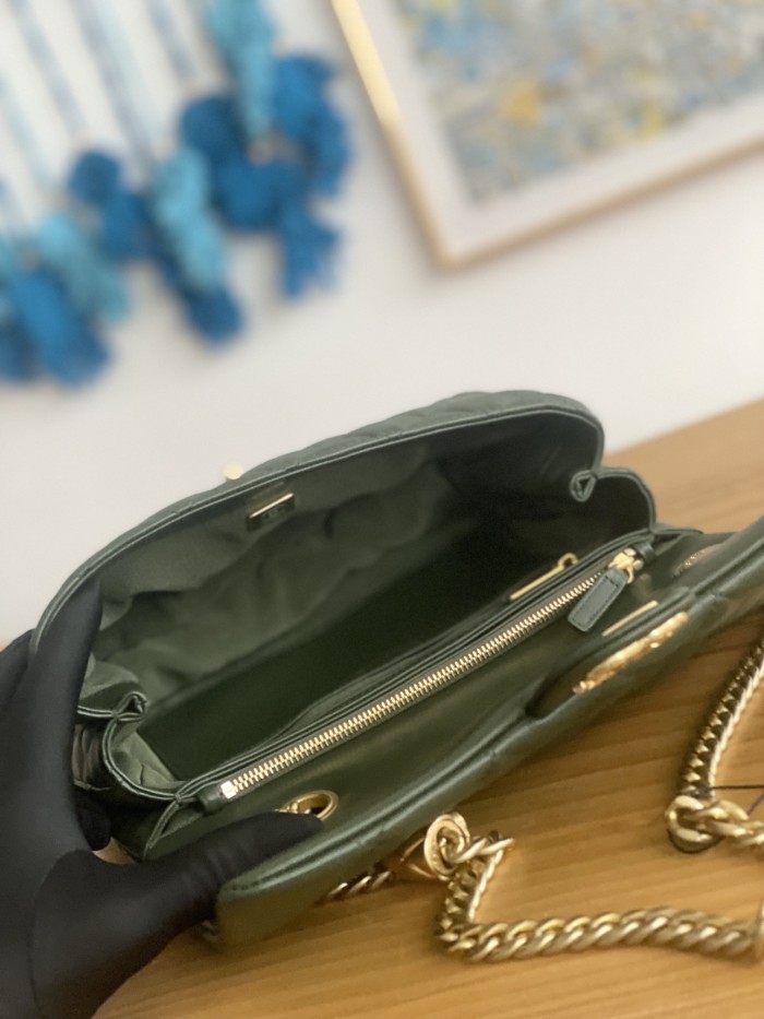  Handbag  Chanel  AS3609 size  16x25x10 cm