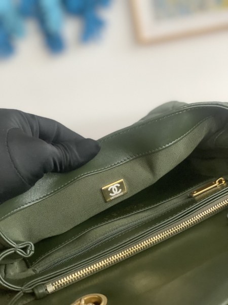  Handbag  Chanel  AS3609 size  16x25x10 cm