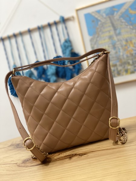 Handbag  Chanel   3488  size  25cmX27cmX9.5  cm