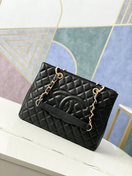 Handbag    Chanel   20995   size 34x25x14 cm