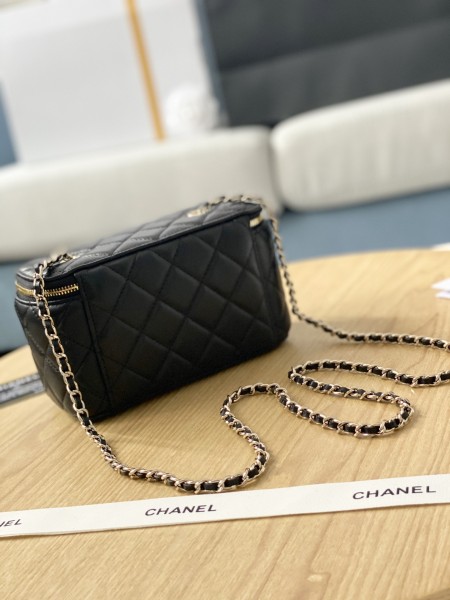 Handbag   Chanel 81341  size 9.5*17*8 cm