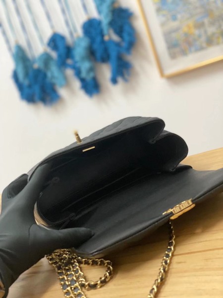 Handbag   Chanel  3633  size  16*23*11.5 cm