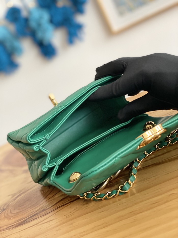 Handbag   Chanel  3365  size  17X11.5X8.5 Cm