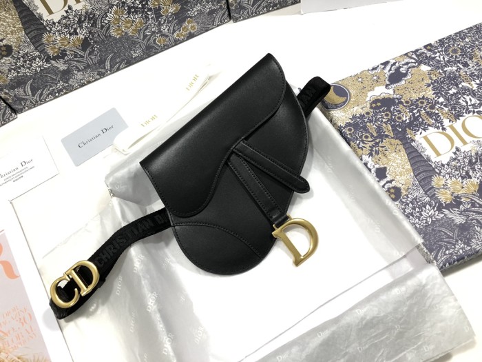 Handbag   Dior  S5632  size  20 x 17 x 2  cm