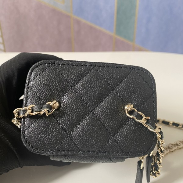 Handbag   Chanel   81186  size  10.5-8.5-7 cm