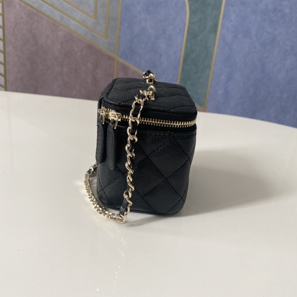 Handbag   Chanel   81186  size  10.5-8.5-7 cm