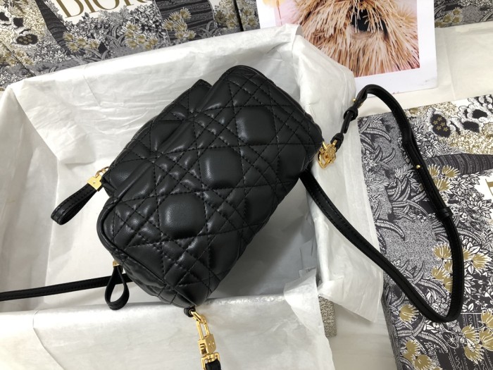 Handbag   Dior  M9222  size  16 x 21 x 8.5  cm