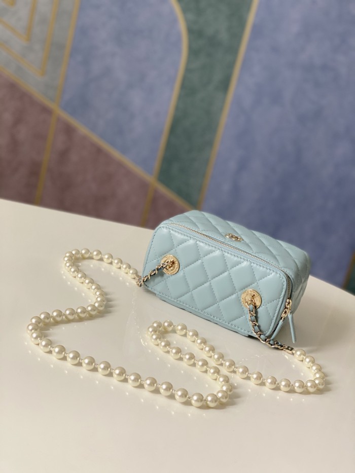 Handbag    Chanel   81192  size  9.5-17-8 𝗰𝗺