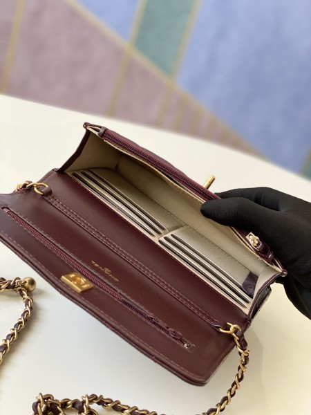 Handbag   Chanel  81133  size  19 cm