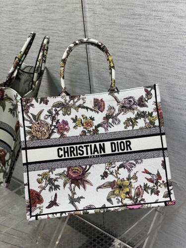 Handbag   Dior   size  42*18*35 cm