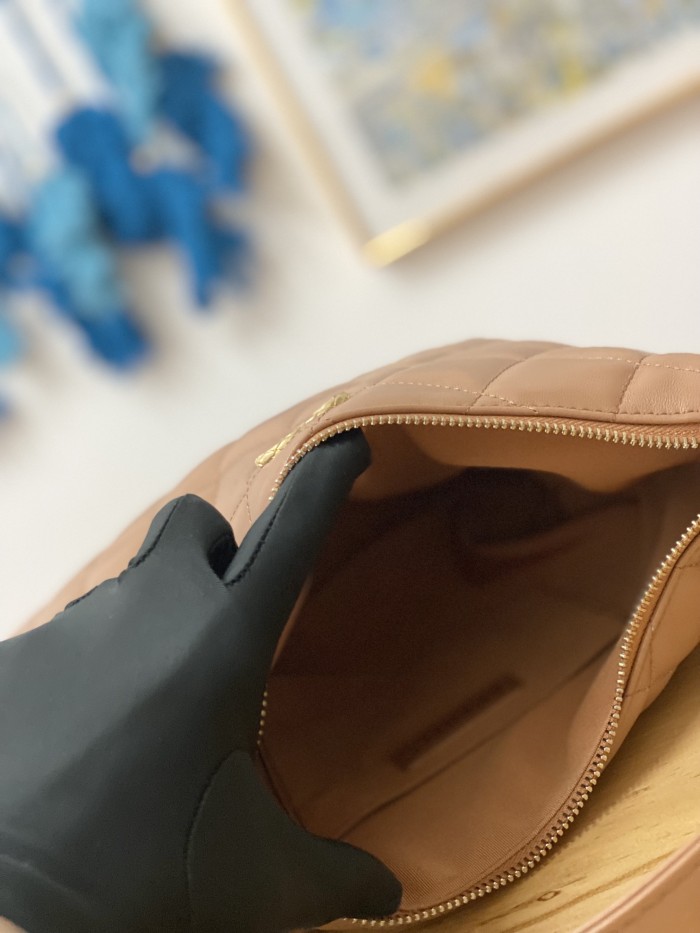 Handbag  Chanel   3488  size  25cmX27cmX9.5  cm