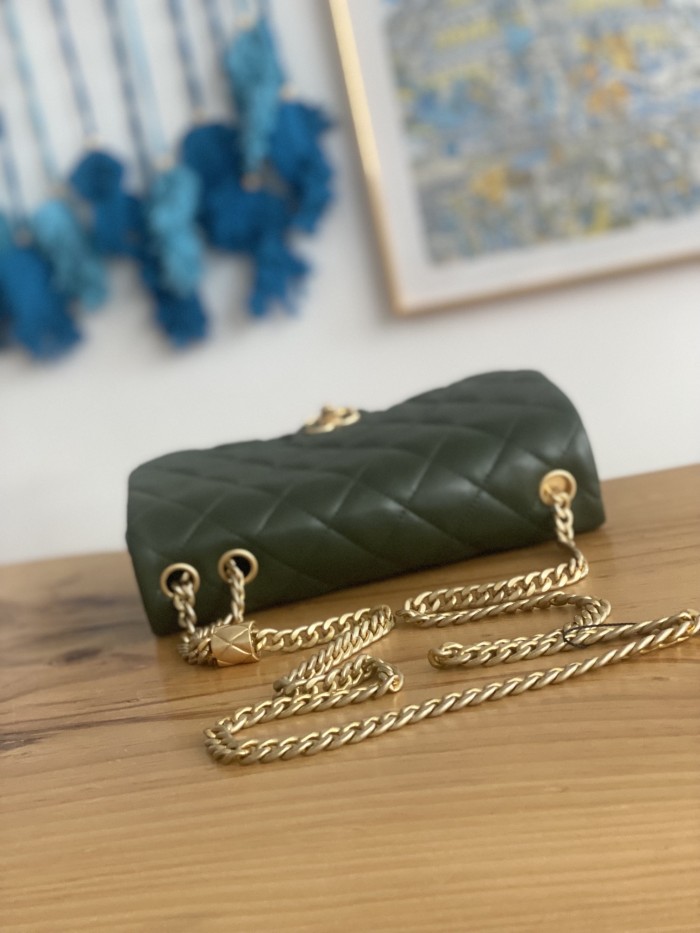  Handbag  Chanel  AS3609 size  16x25x10 cm