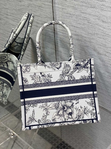 Handbag   Dior  size  26*8*22 cm