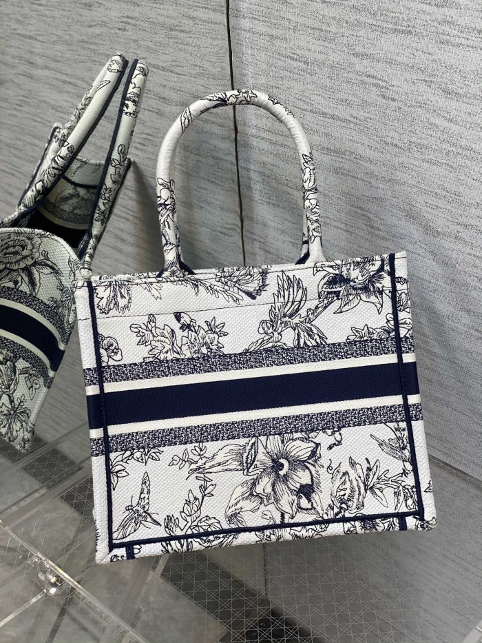 Handbag   Dior  size  26*8*22 cm