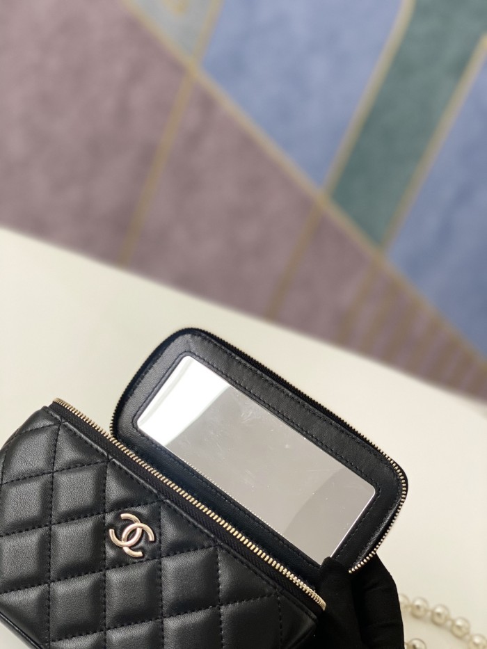 Handbag  Chanel  81192  size  9.5-17-8 𝗰𝗺