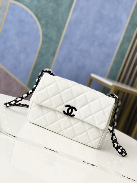 Handbag    Chanel  2303  size   24x16.5x7 cm