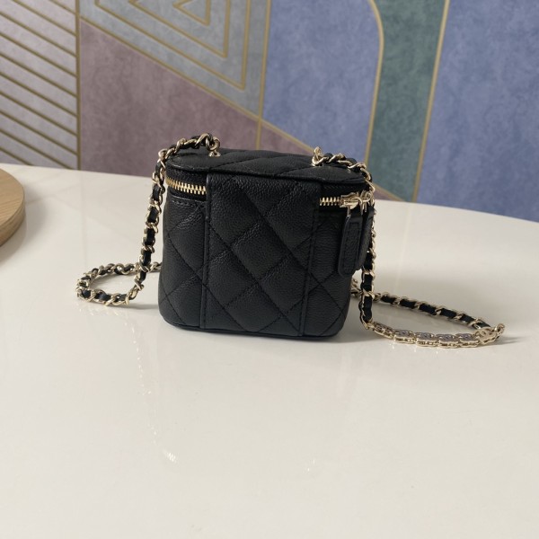Handbag   Chanel   81186  size  10.5-8.5-7 cm