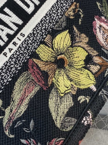 Handbag   Dior  size  26*8*22 cm