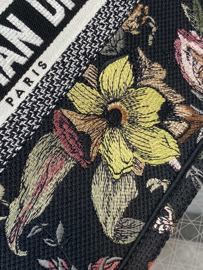 Handbag   Dior  size  26*8*22 cm