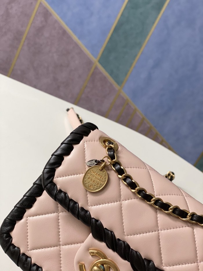 Handbag    Chanel  AS2495  size  19x15x6 cm