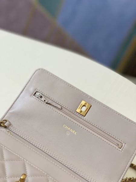 Handbag   Chanel 81133  size  19 cm