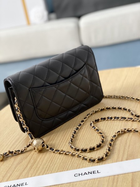 Handbag   Chanel  81133   size  19 cm