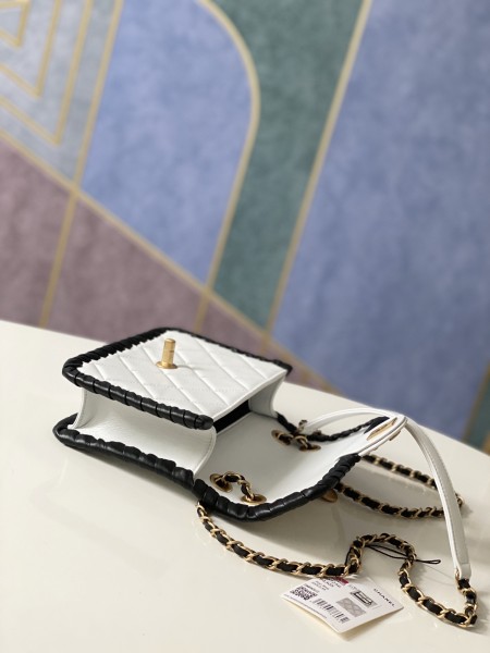 Handbag   Chanel AS2495  size  19x15x6 cm