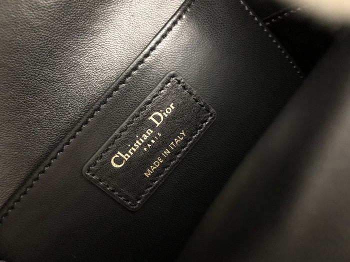 Handbag   Dior  M9222  size  16 x 21 x 8.5  cm