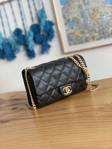  Handbag  Chanel  AS3393  size  14x22x8 cm