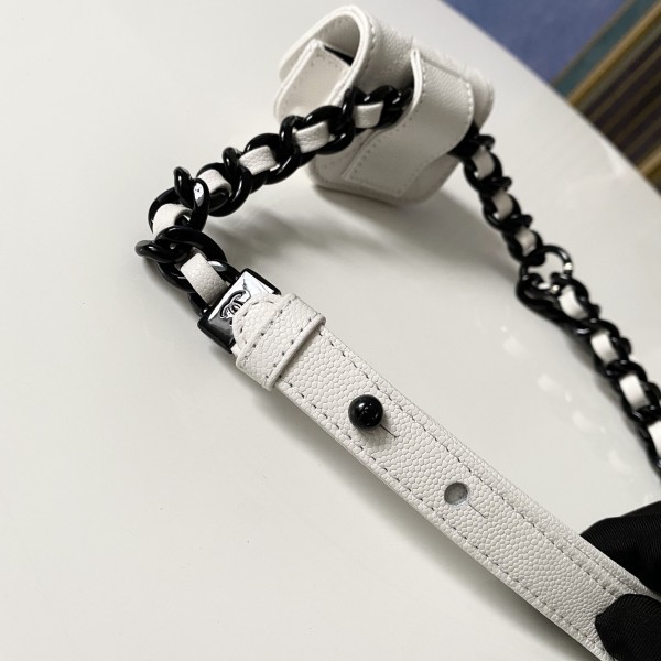 Handbag    Chanel 81089  size  7 5 3 cm