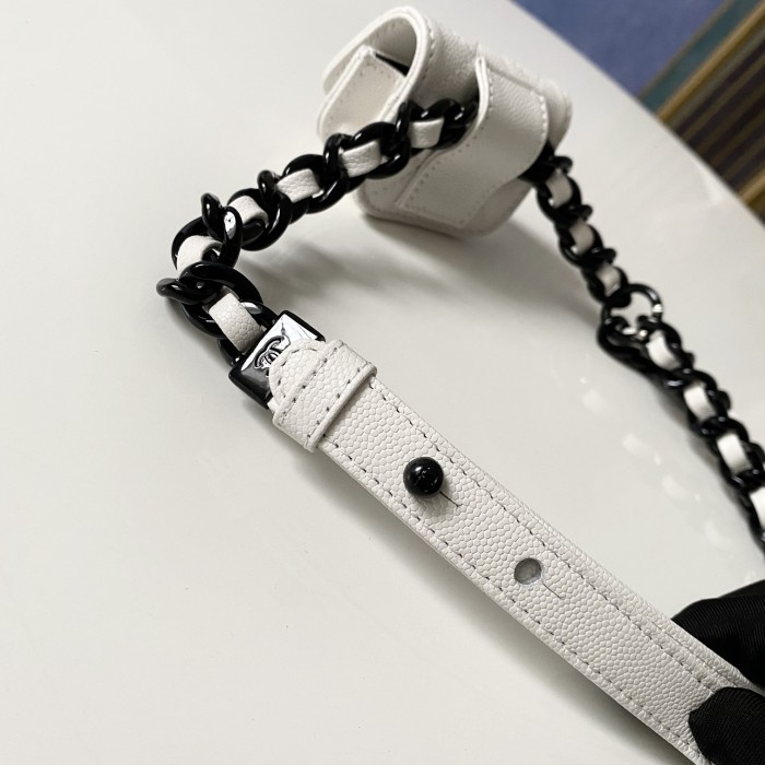 Handbag    Chanel 81089  size  7 5 3 cm