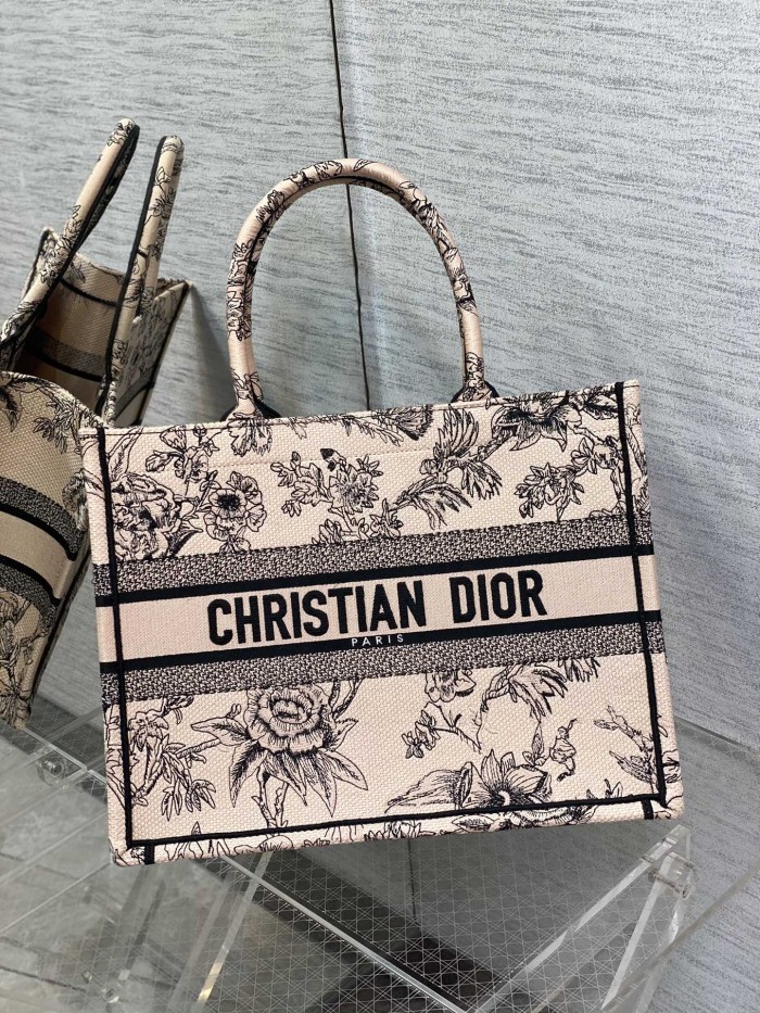 Handbag   Dior  size  36*18*28 cm