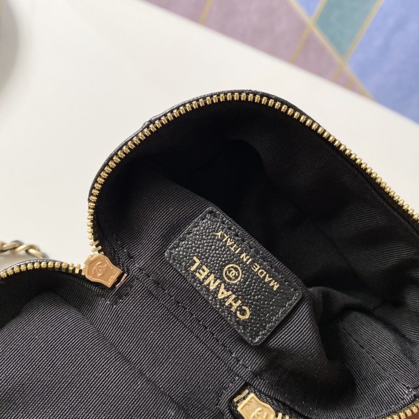 Handbag   Chanel  AP2194  size 12 11.5 7 cm