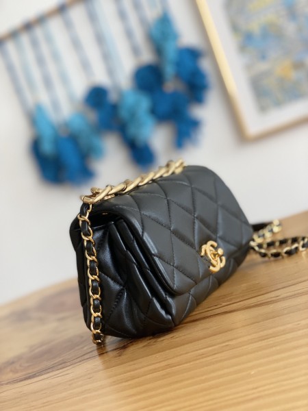 Handbag    Chanel 3365  size  17X11.5X8.5 Cm