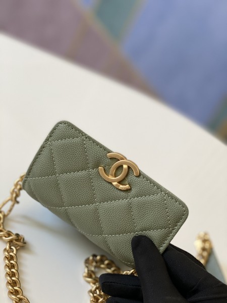 Handbag  Chanel  81156  size 12 9 2.5 cm