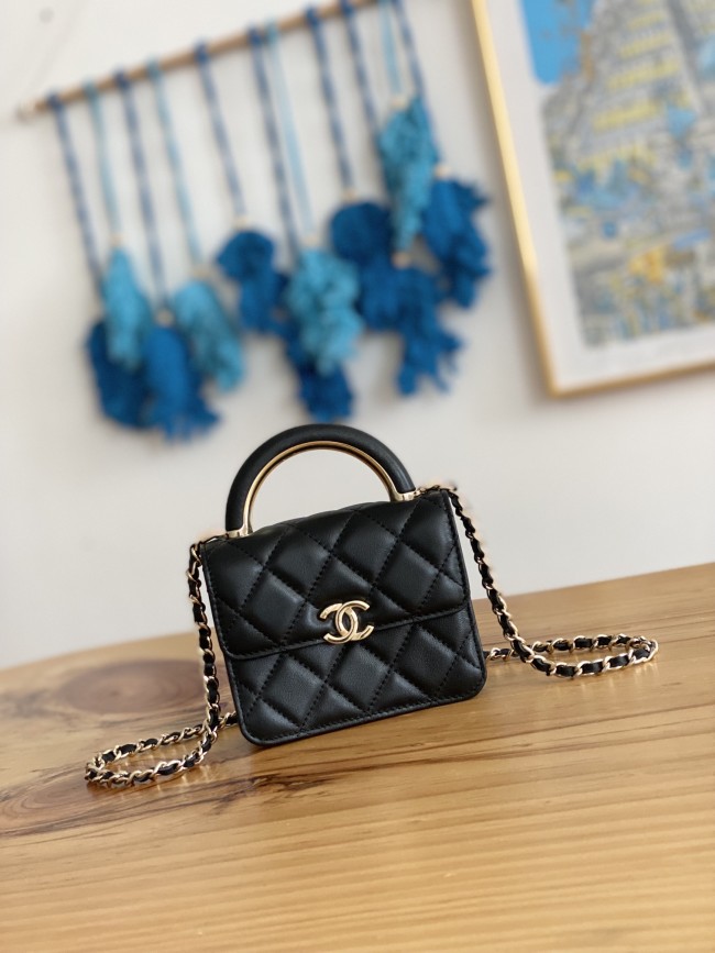 Handbag  Chanel   81209  size  12.5 cm 