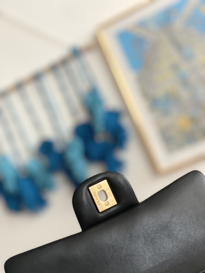  Handbag  Chanel  AS2431  size  20X14X7 CM