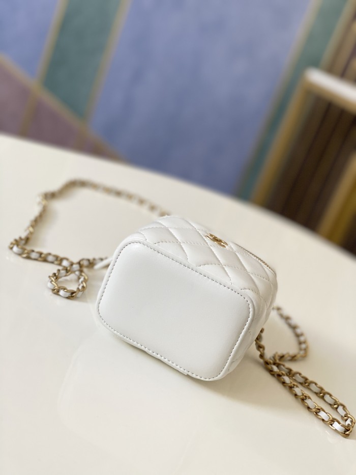 Handbag Chanel  81113  size  10 7 9 cm