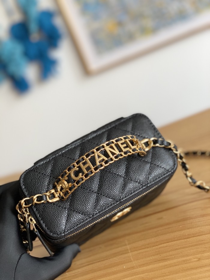   Handbag  Chanel  81197  size  9.5×13×6 cm