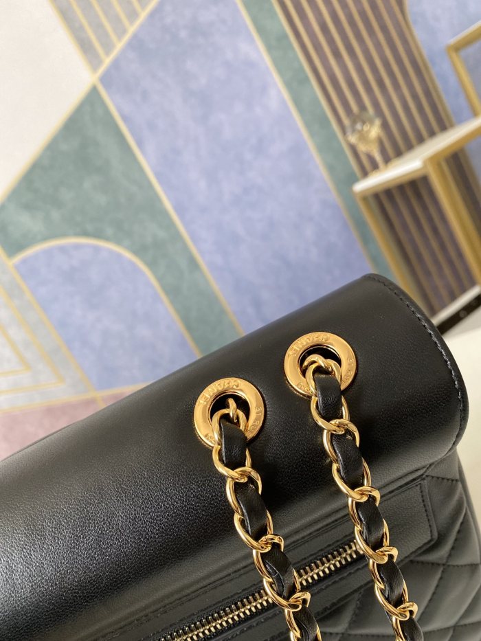 Handbag  Chanel  92233 size  33*11*23  cm