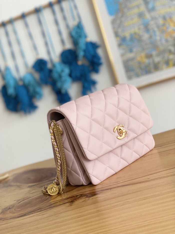  Handbag  Chanel  3378  size  15cmX20cmX9 cm