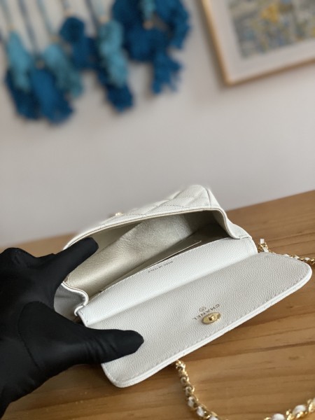  Handbag Chanel  AP3008  size  12X17.5X5.5 cm