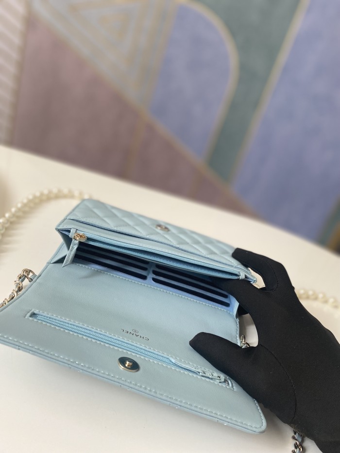 Handbag Chanel  81180  size  19 cm  