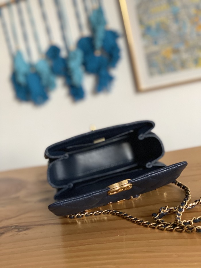 Handbag Chanel  3580  size  13*20*9.5 cm